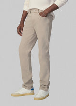 Load image into Gallery viewer, Joe`s Jeans The Brixton Straight & Narrow Jean