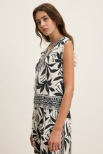 Load image into Gallery viewer, Velvet Lindsay Fiji Print Tank