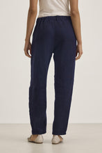 Load image into Gallery viewer, Velvet Taylor Heavy Linen Barrel Leg Pant