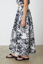 Load image into Gallery viewer, Velvet Juliana Clementine Print Skirt
