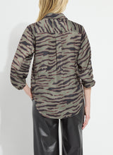 Load image into Gallery viewer, Lysse Victorian Flowy Balloon Sleeve Shirt