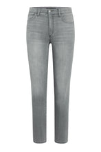 Load image into Gallery viewer, Joe`s Jeans Charlie Crop