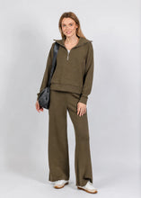 Load image into Gallery viewer, Elliott Lauren Comfort Zone Straight Leg Pant
