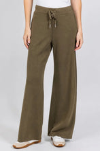 Load image into Gallery viewer, Elliott Lauren Comfort Zone Straight Leg Pant
