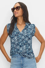 Load image into Gallery viewer, Nic + Zoe Shibori Lilies Soft Sleeve Top
