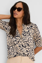 Load image into Gallery viewer, Nic + Zoe Contrast Swirl Top
