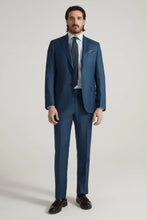 Load image into Gallery viewer, Samuelsohn Navy Super 130s Milano Sharkskin Suit
