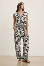 Load image into Gallery viewer, Velvet Lindsay Fiji Print Tank
