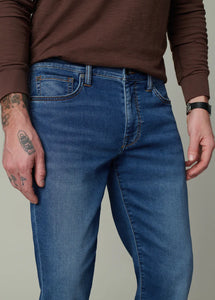 Joe`s Jeans The Brixton Straight & Narrow Jean