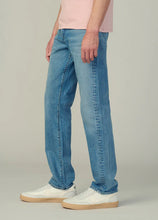 Load image into Gallery viewer, Joe`s Jeans The Brixton Straight &amp; Narrow Jean
