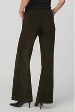 Load image into Gallery viewer, Joe`s Jeans The Corduroy Side Zip Wide Leg
