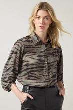 Load image into Gallery viewer, Lysse Victorian Flowy Balloon Sleeve Shirt
