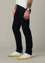 Load image into Gallery viewer, Joe's Jeans The Brixton Straight &amp; Narrow Jean
