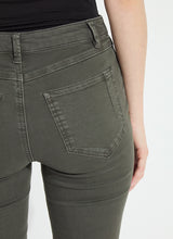 Load image into Gallery viewer, Lysse Ankle Estelle Everyday Flare Denim
