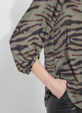 Load image into Gallery viewer, Lysse Victorian Flowy Balloon Sleeve Shirt
